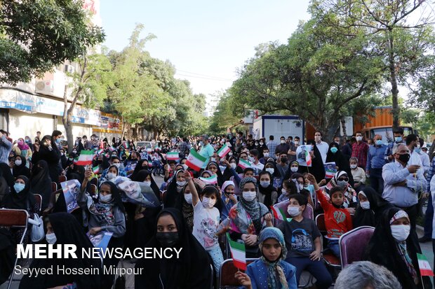 تجمع هواداران سید امیر حسین قاضی زاده در مشهد