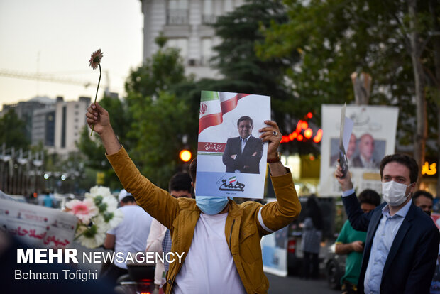 Ending hours of election campaigns in Tehran