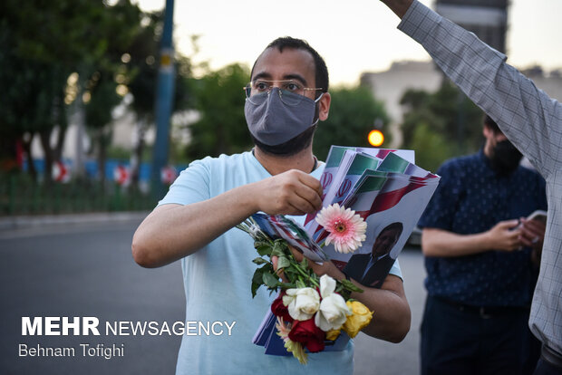 Ending hours of election campaigns in Tehran