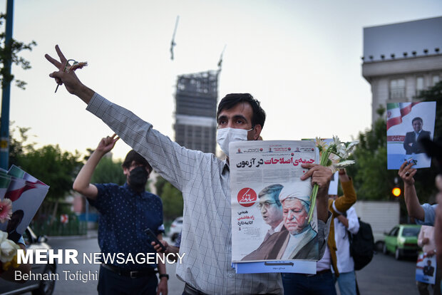 Ending hours of election campaigns in Tehran