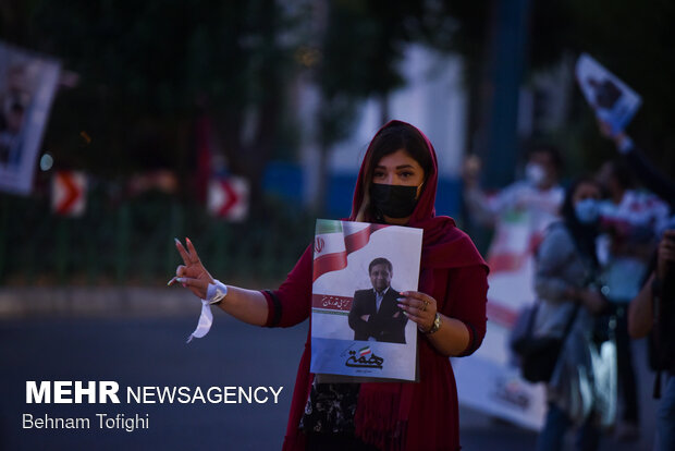 Ending hours of election campaigns in Tehran