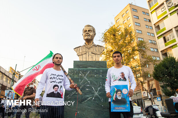 Ending hours of election campaigns in Tehran