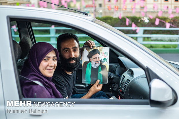 Ending hours of election campaigns in Tehran