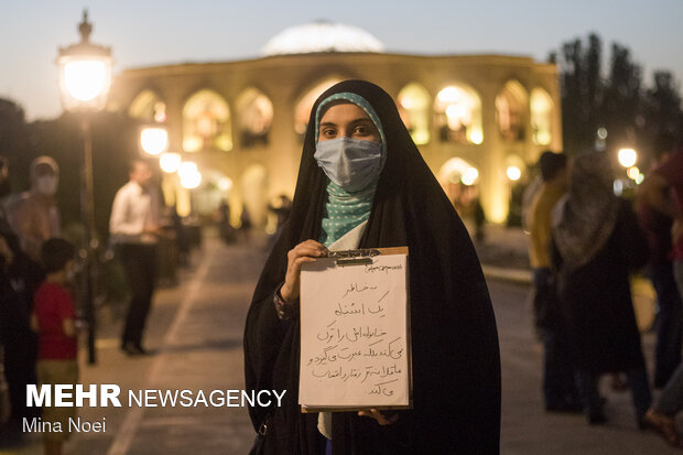 زهرا 22 ساله دانشجوی مهندسی پلمیر استو برای اولین بار است در انتخابات ریاست جمهوری شرکت می کند . او می گوید رای می دهم چون هیچ کس به خاطر یک اشتباه خانواده اش را ترک نمی کند بلکه عبرت می گیرد و عاقلانه تر رفتار و انتخاب می کند .