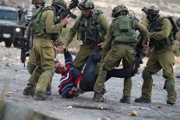 Zionist forces raid West Bank, arrest 11 Palestinians
