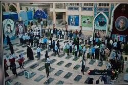حضور گسترده کرمانی ها در گلزار شهدا برای شرکت در انتخابات