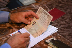 شناسنامه و شماره کارت ملی برای حضور در پای صندوق رای کفایت می‌کند