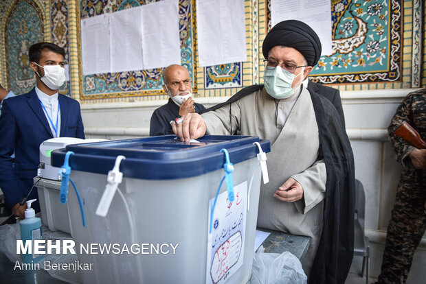 Iranians cast votes in Presidential election