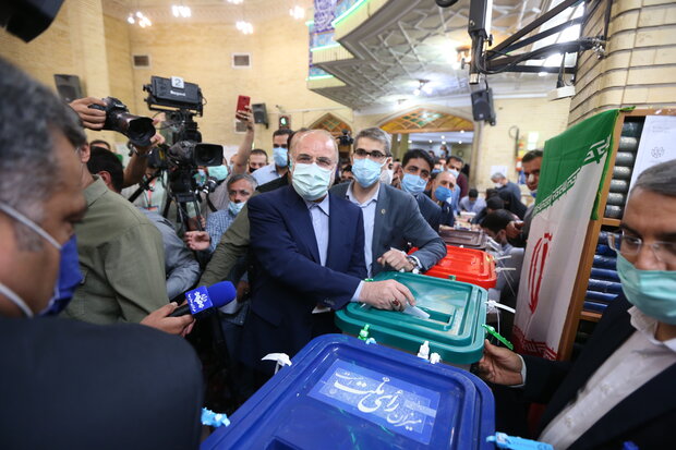 حضور رئیس مجلس شورای اسلامی در انتخابات ۱۴۰۰