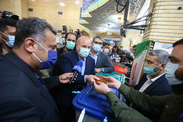 حضور رئیس مجلس شورای اسلامی در انتخابات 1400