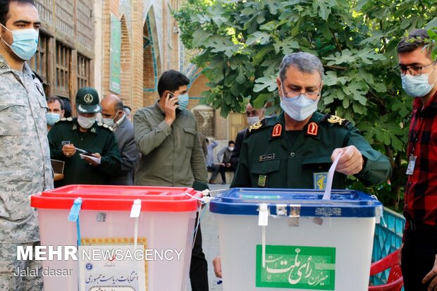 مشارکت چشمگیر مردم سنندج در پای صندوق های رأی