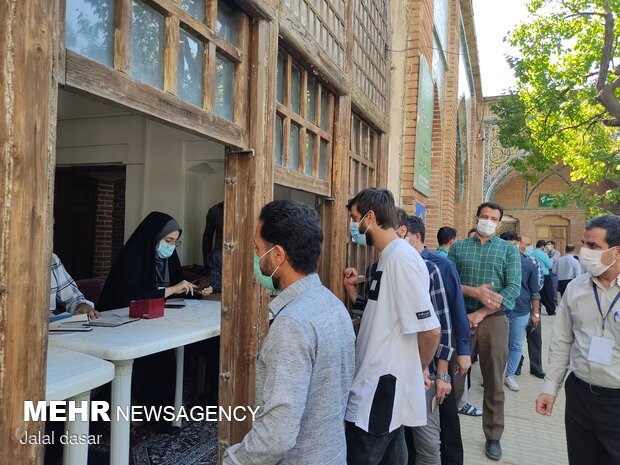 مشارکت چشمگیر مردم سنندج در پای صندوق های رأی