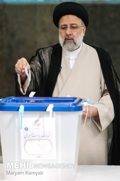 حضور سید ابراهیم رئیسی در انتخابات ۱۴۰۰