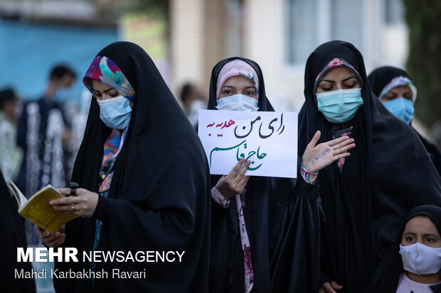 جشن انتخابات در جوار مرد میدان - کرمان