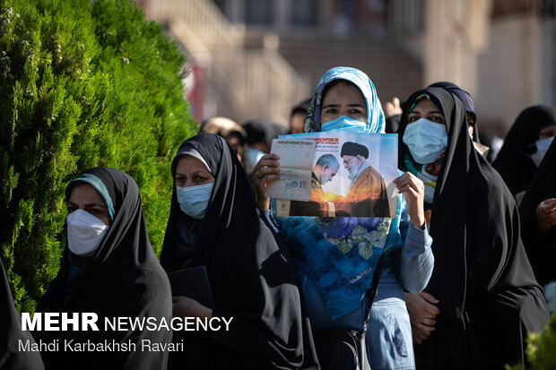 جشن انتخابات در جوار مرد میدان - کرمان