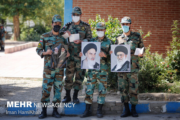 جشن انتخابات در پادگان قهرمان همدان