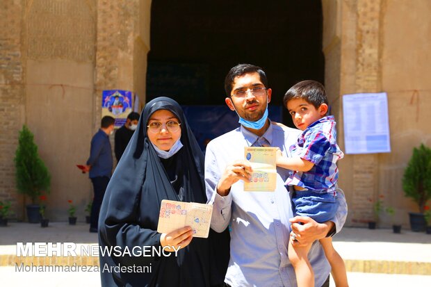 حماسه حضور مردم ورامین در انتخابات ۱۴۰۰