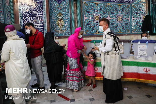 ساعات پایانی رای گیری در حسینیه ارشاد