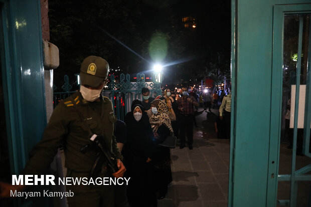 ساعات پایانی رای گیری در حسینیه ارشاد