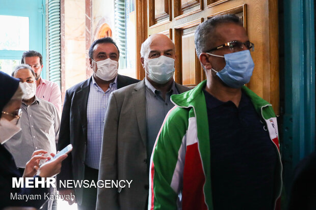 ساعات پایانی رای گیری در حسینیه ارشاد