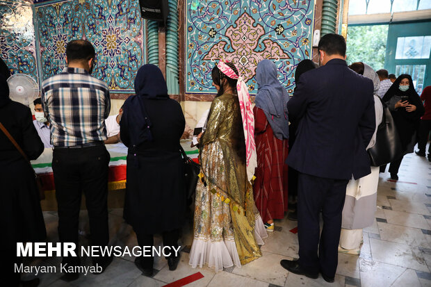 ساعات پایانی رای گیری در حسینیه ارشاد