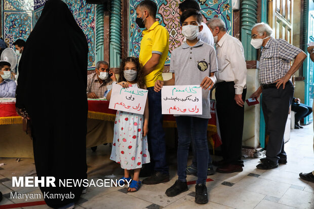 ساعات پایانی رای گیری در حسینیه ارشاد