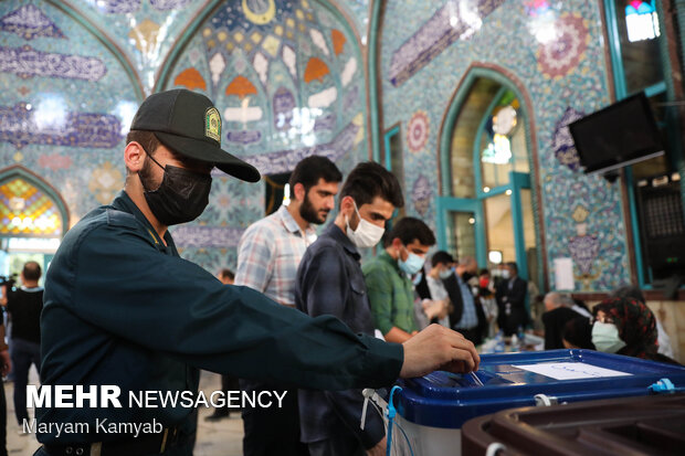 ساعات پایانی رای گیری در حسینیه ارشاد