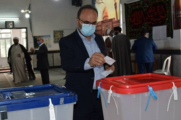 حماسه آفرینی دامغانیها در پای صندوق رای/ رای اولیها آمدند