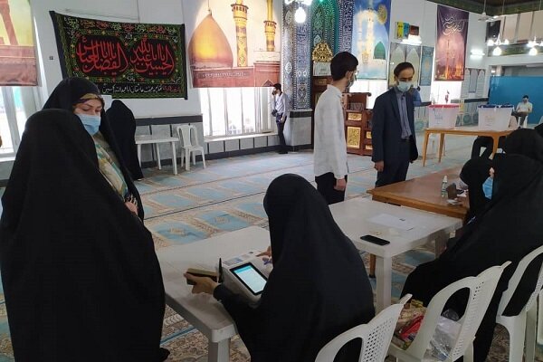 صفهای طویل رأی گیری در آستارا/ مرزنشینان به خط شدند