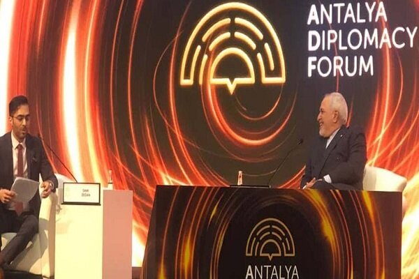 FM Zarif delivers speech in Turkey-hosted forum