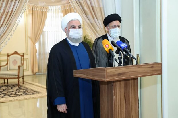 روحانی در دیدار با رئیسی: همه مردم حامی رئیسی هستند/ با رئیس‌جمهور منتخب همکاری می‌کنیم