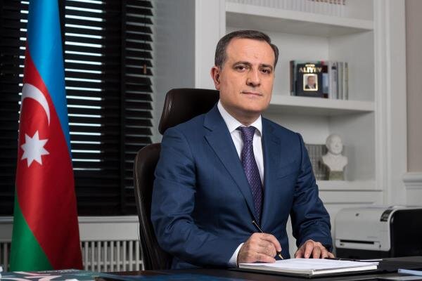 Azerbyacan Dışişleri Bakanı Özbekistan'a gitti