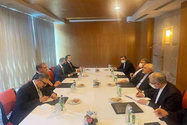 ایرانی وزیر خارجہ کی پاکستان کے وزير خارجہ سے ملاقات