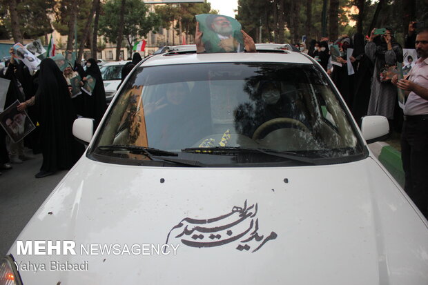 جشن پیروزی آیت الله رئیسی در ستاد جوانان <a href='https://sayeb.ir/tag/%da%a9%d8%b1%d9%85%d8%a7%d9%86%d8%b4%d8%a7%d9%87'>کرمانشاه</a>