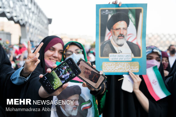 شادی مردم تهران بعد از پیروزی ابراهیم رئیسی در انتخابات 7