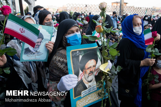 شادی مردم تهران بعد از پیروزی ابراهیم رئیسی در انتخابات 13