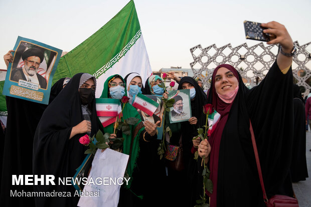 شادی مردم تهران بعد از پیروزی ابراهیم رئیسی در انتخابات