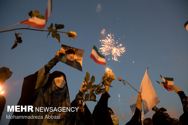 شادی مردم تهران بعد از پیروزی ابراهیم رئیسی در انتخابات