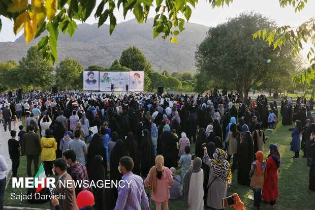 جشن پیروزی هواداران آیت الله سید ابراهیم رئیسی در خرم آباد