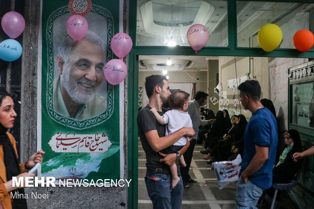 People in Shiraz, Tabriz celebrate Raeisi's victory