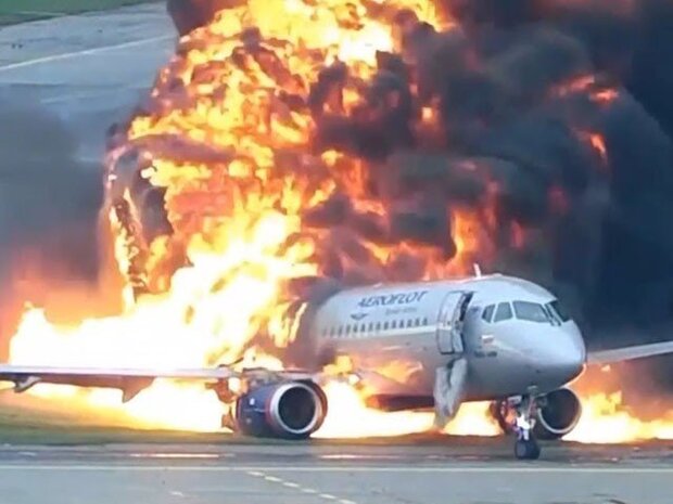 روس میں مسافر بردار طیارہ ہنگامی لینڈنگ کے دوران تباہ / 9 افراد ہلاک