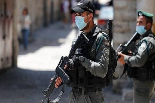 Zionist forces raid West Bank, detain 11 Palestinians