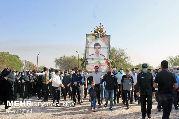 تشییع و خاکسپاری شهید حادثه سقوط بالگرد در دزفول