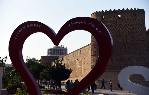 هتلی که آسمان میراث ملی شیراز را زشت کرد؛ ۲۰ ساله شد!