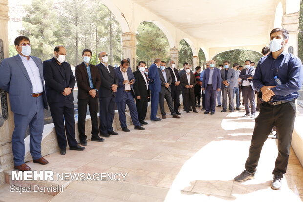 غبارروبی گلزار شهدا به مناسبت هفته قوه قضائیه در خرم آباد