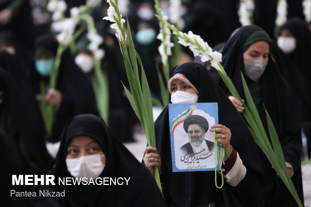 Imam Reza birthday anniv. held in Imam Khomeini Mausoleum