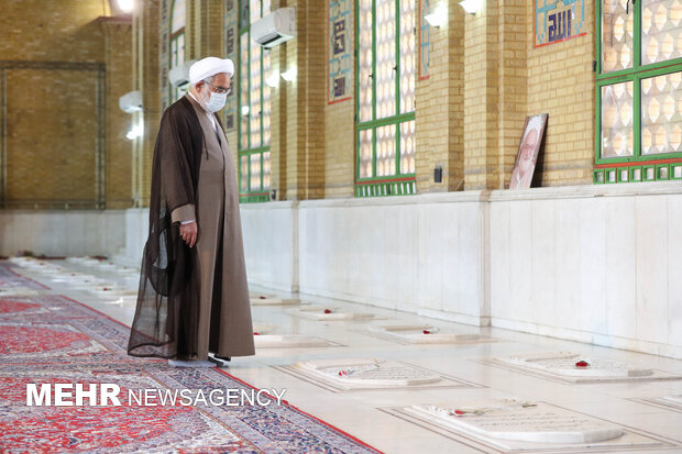 Raeisi at Imam Khomeini's Mausoleum