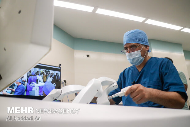 اولین جراحی رباتیک از راه دور در ایران