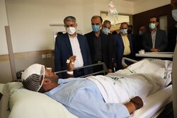 رئیس کل دادگستری یزد از مصدومان تصادف اتوبوس سربازان عیادت کرد
