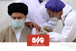 الإمام الخامنئي يتلقى الجرعة الأولى من لقاح كورونا الإيراني/بالفيديو